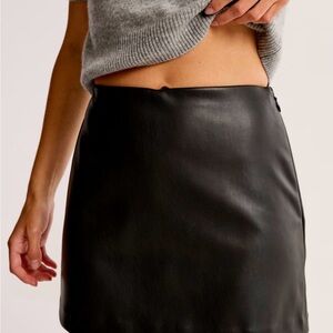 Abercrombie black faux leather mini skort size L NWT